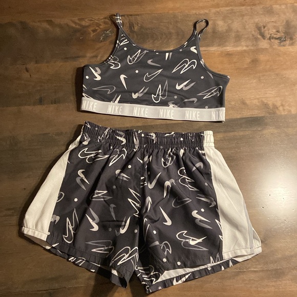 Girls youth Nike activewear set - Picture 2 of 7